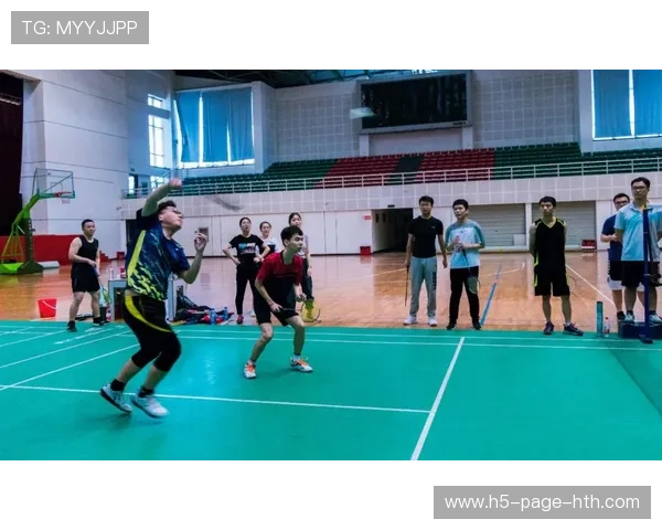 完美杯山东羽毛球赛激烈角逐，精彩纷呈